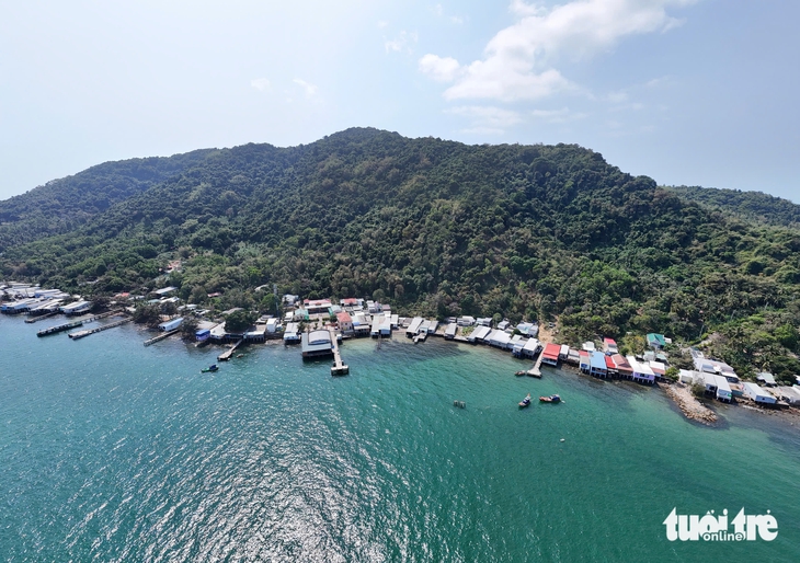 Một nhà báo nhận nhiệm vụ chủ tịch xã ở xã đảo tiền tiêu - Ảnh 3.