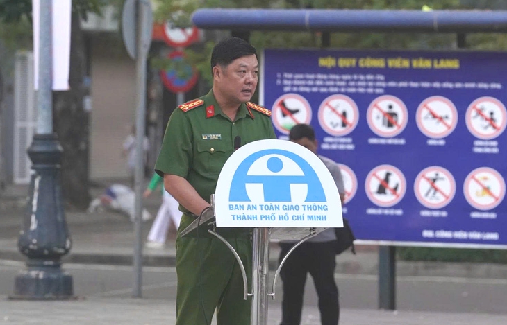 TP.HCM tổng ra quân, quyết dẹp lấn chiếm vỉa hè, lòng đường - Ảnh 3.