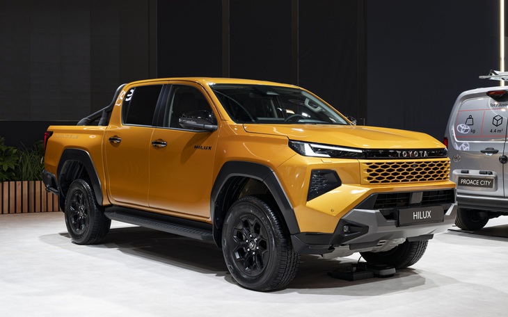 Toyota Hilux hoán cải thành nhà di động, nặng thêm hàng trăm kg vẫn trèo đèo lội suối như thường - Ảnh 7.