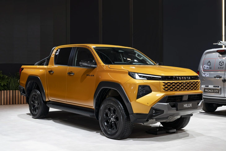 Toyota Hilux - Ảnh 3.