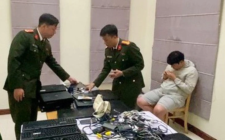 Đột kích chung cư tại Hà Nội, phá ổ nhóm giả danh cảnh sát Nhật Bản lừa đảo chiếm đoạt 11 tỉ đồng - Ảnh 6.