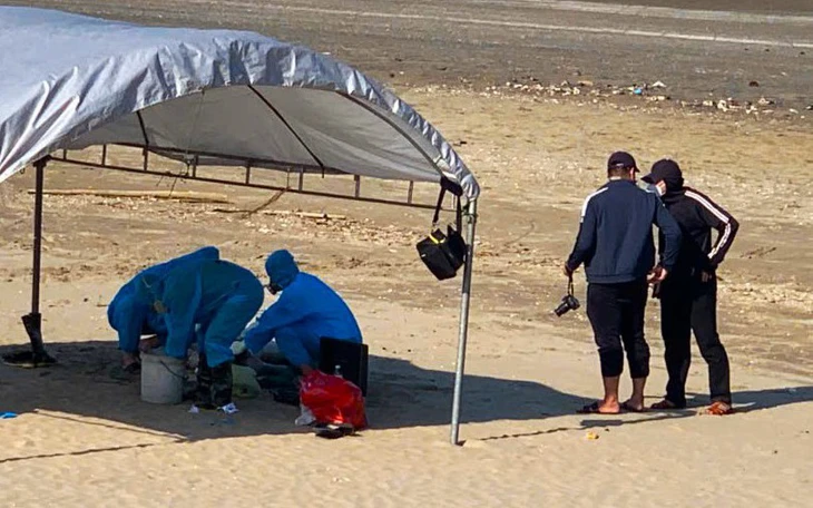 Phát hiện đoạn chân người trôi dạt vào bãi biển ở Khánh Hòa - Ảnh 1.