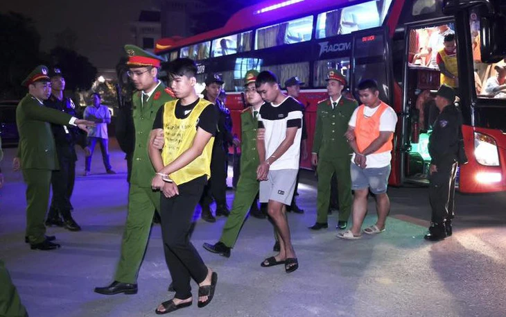 10 người trong khu lừa đảo bị truy quét ở Campuchia, về nước trái phép bị phạt 103 triệu đồng - Ảnh 2.