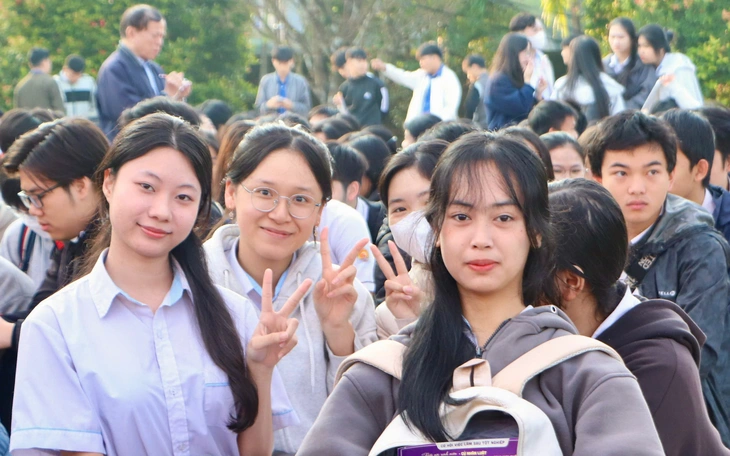 Tư vấn tuyển sinh 2026 đến với học sinh Đắk Lắk, Khánh Hòa, Phú Thọ, Ninh Bình - Ảnh 2.