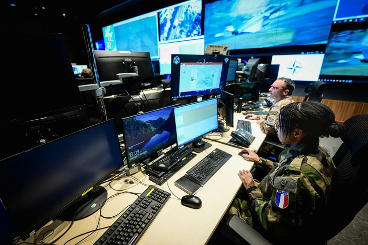 Pháp thảo luận khả năng rút khỏi NATO vì cách hành xử của Mỹ - Ảnh 2.