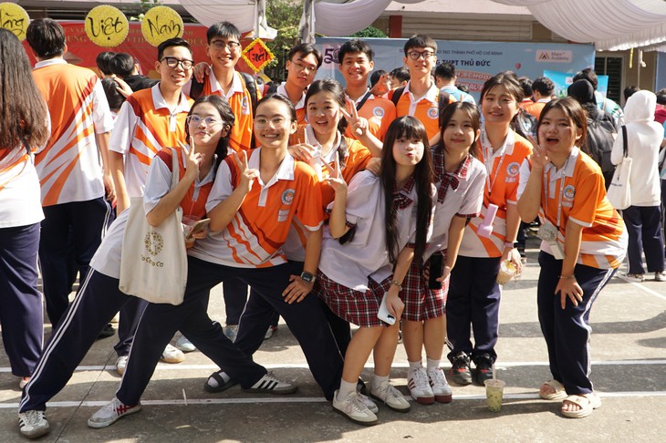 Sân trường trở thành không gian giao lưu văn hóa - Ảnh 6.