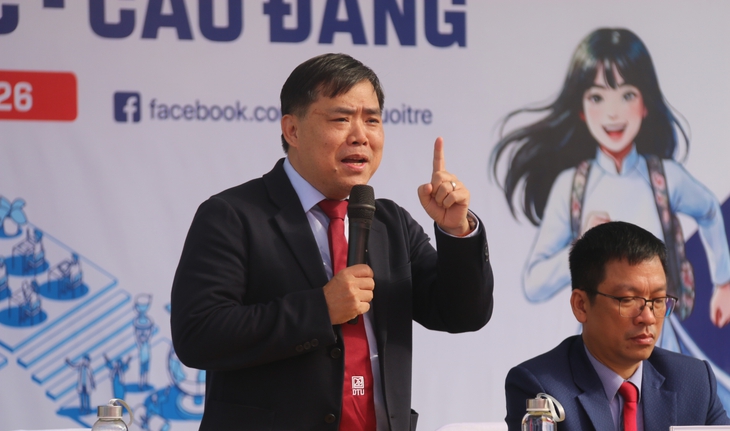 Tư vấn tuyển sinh hưởng nghiệp ở Huế: Muốn không thất nghiệp, cần giỏi tiếng mẹ đẻ - Ảnh 9.