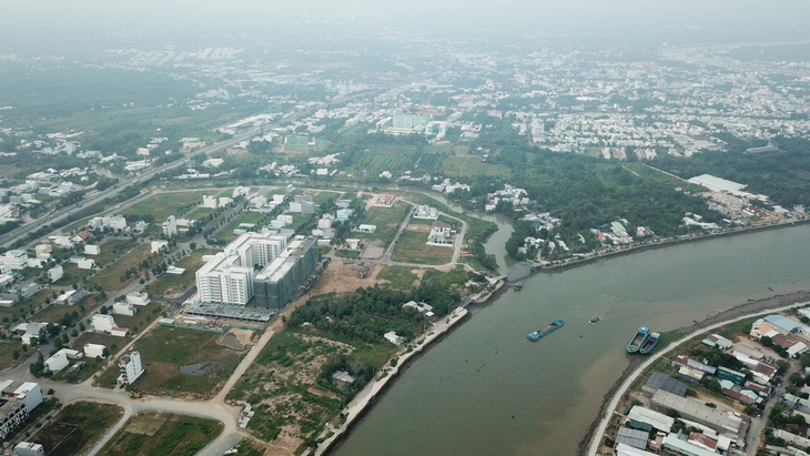 Tin tức sáng 18-1: Cửa khẩu thông minh đầu tiên của Việt Nam lên 14 làn xe năm 2026 - Ảnh 5.