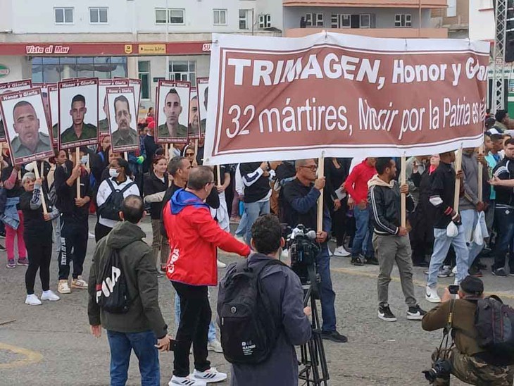 Chủ tịch Cuba xuống đường cùng tuần hành tưởng niệm 32 chiến sĩ hy sinh khi Mỹ tập kích Venezuela - Ảnh 3.