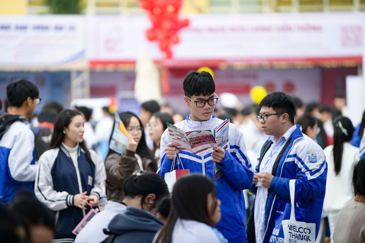 Học sinh Thanh Hóa đi nghe ‘gỡ rối’ chọn ngành, chọn trường trước mùa tuyển sinh 2026 - Ảnh 3.