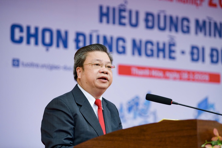 Học sinh Thanh Hóa đi nghe ‘gỡ rối’ chọn ngành, chọn trường trước mùa tuyển sinh 2026 - Ảnh 4.