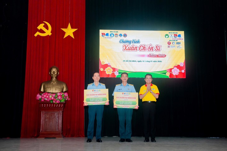 Tuổi trẻ thành phố Bác tiếp lửa mùa xuân chiến sĩ nơi tuyến đầu canh trời - Ảnh 2.