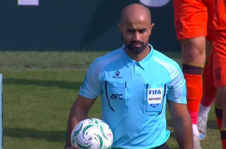 Trang tin Sina lo U23 Trung Quốc bị trọng tài bắt ép - Ảnh 1.