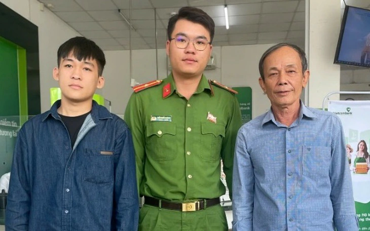 Công an hỗ trợ người dân ở Cần Thơ nhận lại gần 1 tỉ đồng chuyển khoản nhầm - Ảnh 2.