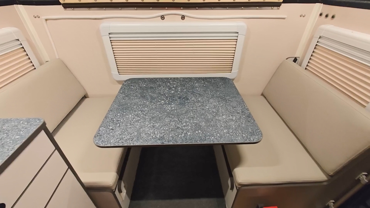 Toyota Hilux - Ảnh 2.