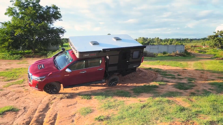 Toyota Hilux - Ảnh 1.