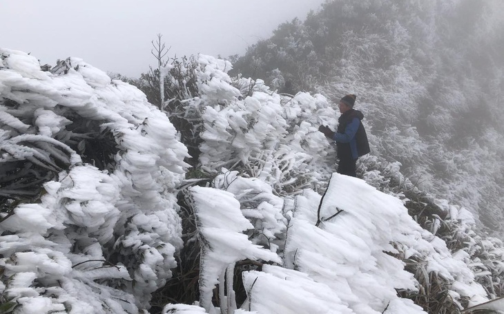Từ đêm nay, miền Bắc bắt đầu chịu ảnh hưởng gió mùa đông bắc mạnh - Ảnh 2.