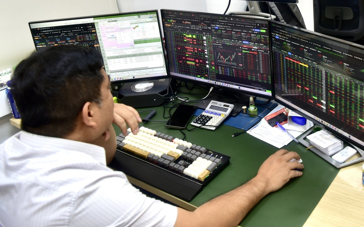 Chứng khoán tuần mới: VN-Index đi về đâu sau tuần lập đỉnh kỷ lục? - Ảnh 2.