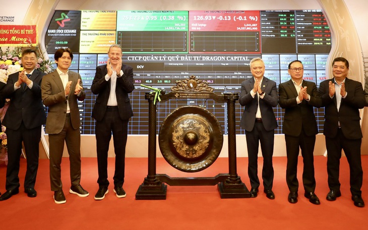 VN-Index 'bay cao' phiên đầu tuần, tiến sát 1.900 điểm - Ảnh 4.