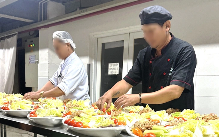 Giám sát chặt nguồn gốc, an toàn thực phẩm bữa ăn học đường - Ảnh 2.