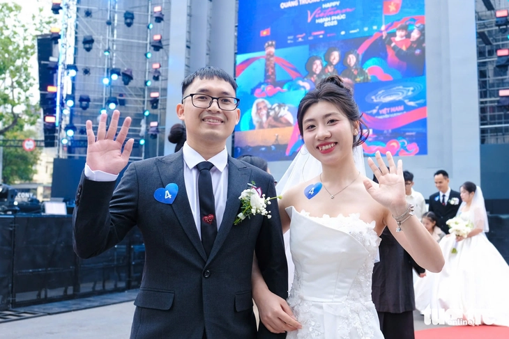 Hà Nội sẽ có chính sách hỗ trợ, khuyến khích bạn trẻ kết hôn sớm - Ảnh 1.