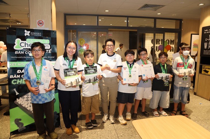 Thú vị cách đánh cờ online theo phương thức... offline - Ảnh 2.