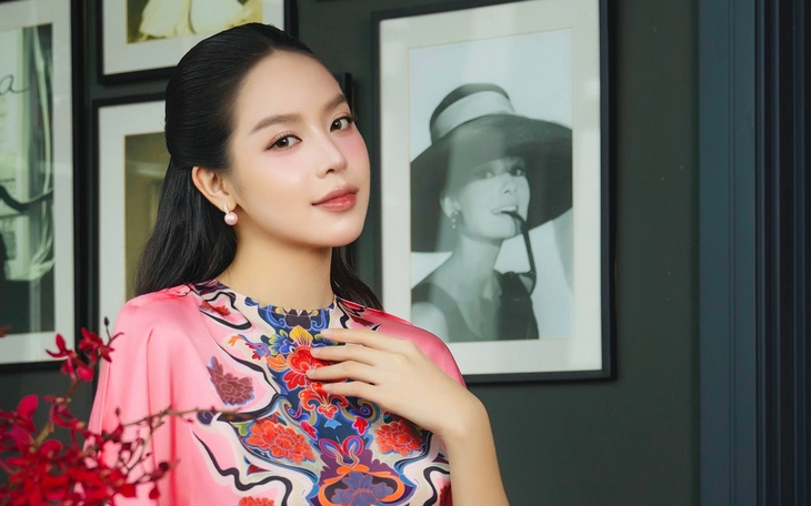 Lê Thanh Hòa kể chuyện mùa hè rực rỡ qua thời trang - Ảnh 12.