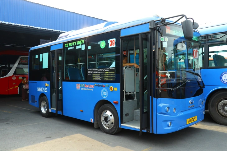 Hàng nghìn xe buýt điện đã 'lăn bánh' phục vụ ở TP.HCM - Ảnh 2.