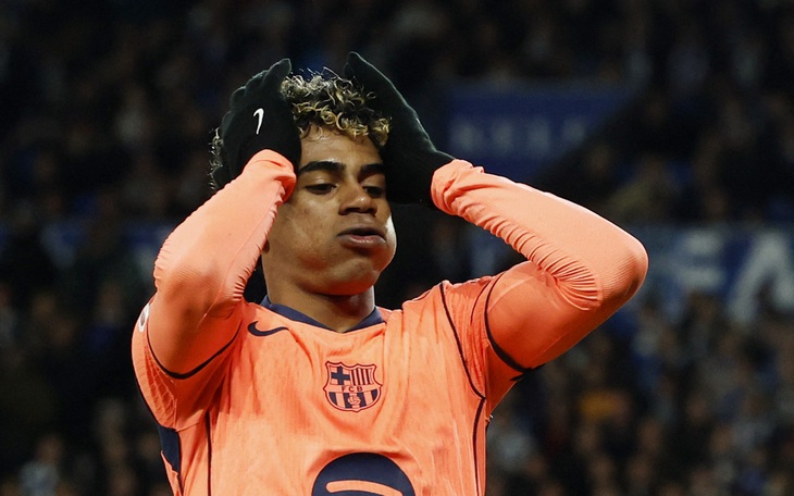 Tiền vệ Frenkie de Jong: 'Trọng tài nhìn tôi như thể ông ta ở đẳng cấp khác' - Ảnh 3.