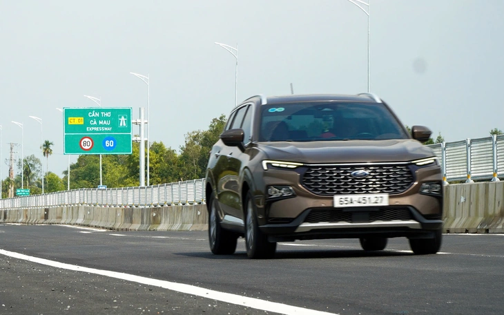 Cao tốc Cần Thơ - Cà Mau thông xe, tiền xăng giảm từ 500 xuống 300 ngàn đồng - Ảnh 8.
