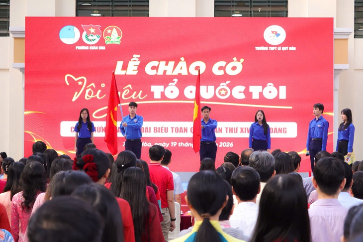 Tuổi trẻ TP.HCM và cả nước đồng loạt chào cờ, hướng về Đại hội XIV của Đảng - Ảnh 2.