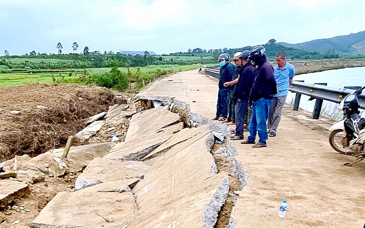 Đắk Lắk ban hành công điện khẩn sau vụ sập bờ kè làm 4 người tử vong - Ảnh 2.