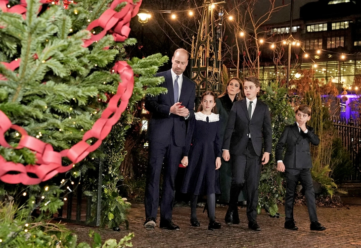 Có thật gia đình Hoàng tử William bị người dân 'quay lưng’ trong dịp Giáng sinh? - Ảnh 3.