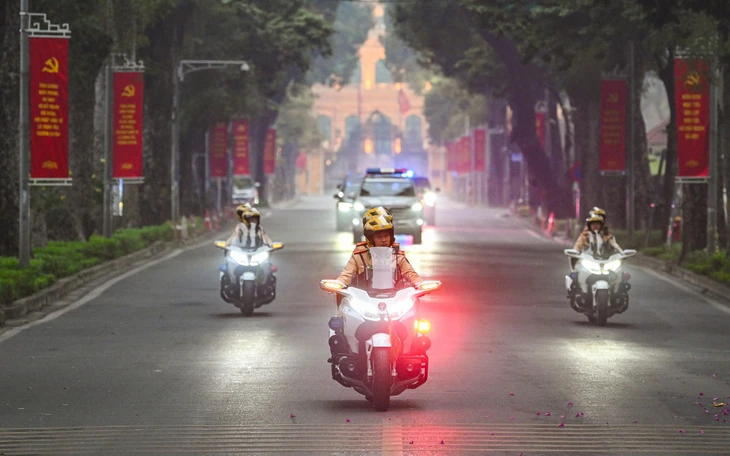 Công an Hà Nội thực hiện phân luồng giao thông đến 12h ngày 24-1 - Ảnh 3.