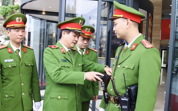 Đặc nhiệm bắn tỉa canh gác điểm cao, chó nghiệp vụ rà soát bom mìn bảo vệ Đại hội Đảng XIV  - Ảnh 22.