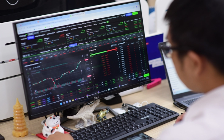 Giằng co giữa nhóm cổ phiếu trụ giữ VN-Index không giảm điểm mạnh - Ảnh 3.