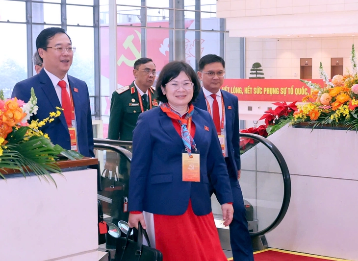 Hình ảnh Đoàn đại biểu TP.HCM dự khai mạc Đại hội Đảng XIV - Ảnh 4.