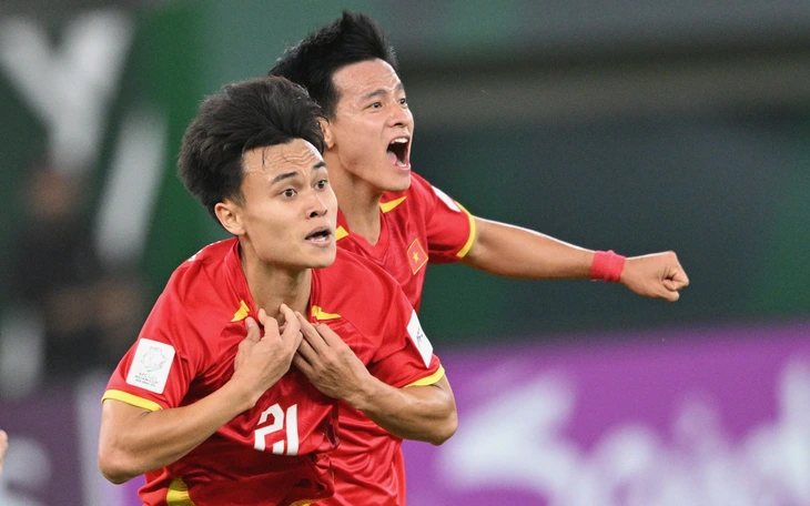 U23 Việt Nam mặc trang phục màu đỏ, U23 Trung Quốc lần đầu 'diện' áo đấu phụ - Ảnh 3.