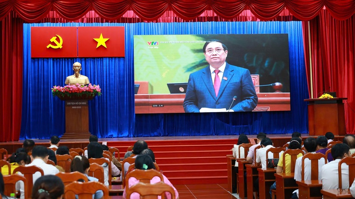 Người dân TP.HCM gửi gắm kỳ vọng qua lễ khai mạc Đại hội XIV của Đảng - Ảnh 9.