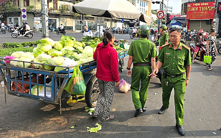 Tra cứu 138 xe máy vi phạm chạy trên vỉa hè đường Quang Trung thuộc phường Gò Vấp, An Hội Tây - Ảnh 2.