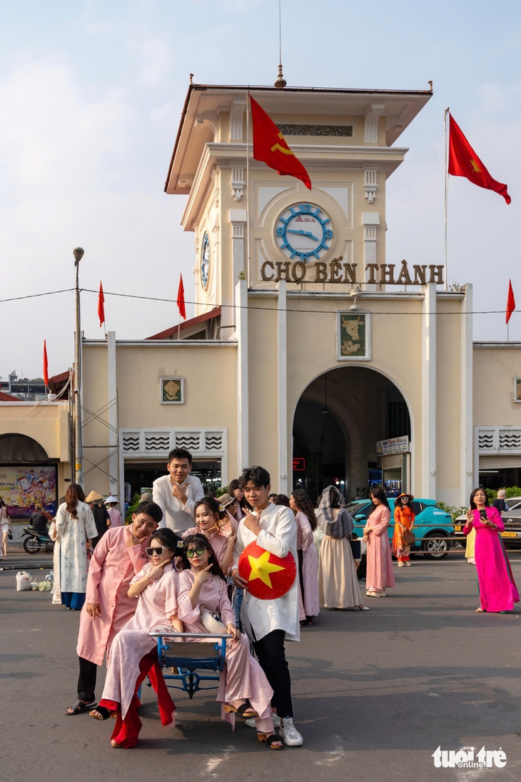 Những địa điểm check-in Tết sớm không thể bỏ qua tại TP.HCM - Ảnh 3.