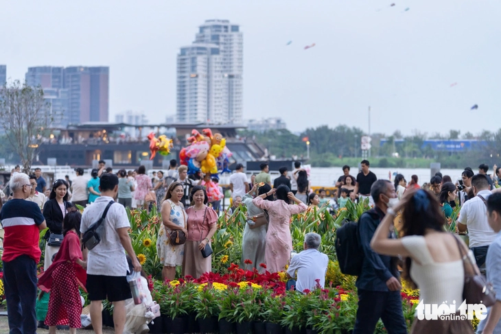 Những địa điểm check-in Tết sớm không thể bỏ qua tại TP.HCM - Ảnh 16.