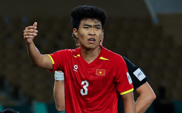 Lý Đức xin lỗi vì tấm thẻ đỏ, cầu thủ đàn anh lẫn cổ động viên bảo không sao hết - Ảnh 4.