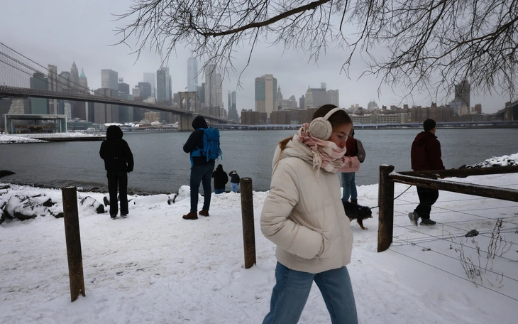 Bão mùa đông bao trùm nước Mỹ, hàng loạt bang ban bố tình trạng khẩn cấp - Ảnh 7.