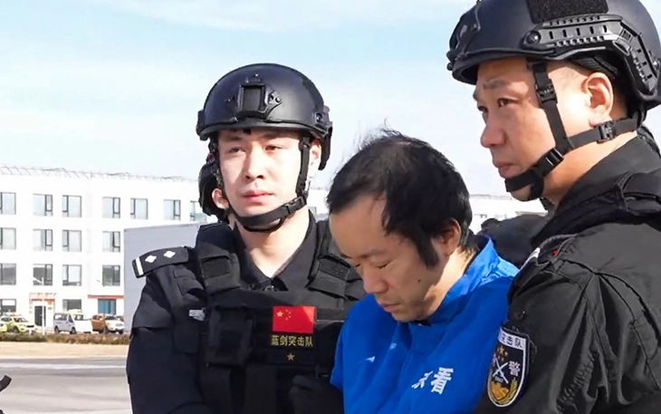 Bắt thêm 73 nghi phạm lừa đảo từ Campuchia, một cặp đôi phẫu thuật thẩm mỹ để trốn cảnh sát - Ảnh 3.