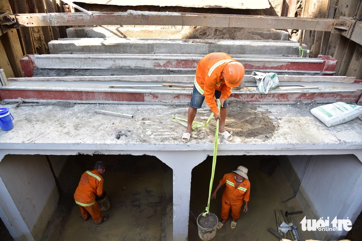 Kênh A41 ô nhiễm gần sân bay Tân Sơn Nhất sắp thành đường khang trang - Ảnh 2.