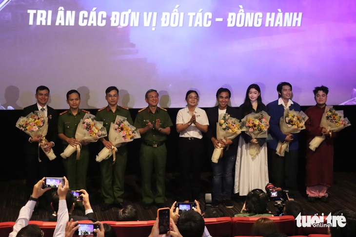 MC Quyền Linh cùng giới trẻ ‘thoát bẫy’ ma túy thời 4.0 - Ảnh 2.