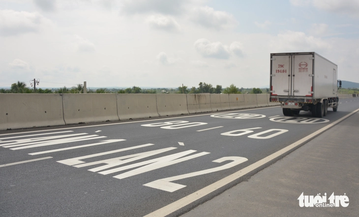 Phân làn theo tốc độ, loại xe chạy trên cao tốc Phan Thiết - Dầu Giây: Thông thoáng và an toàn hơn - Ảnh 2.