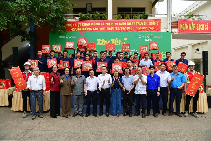 Chở Tết đến sớm với công nhân đường sắt trên 'chuyến tàu hạnh phúc'  - Ảnh 5.