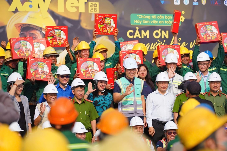 Chở Tết đến sớm với công nhân đường sắt trên 'chuyến tàu hạnh phúc'  - Ảnh 6.